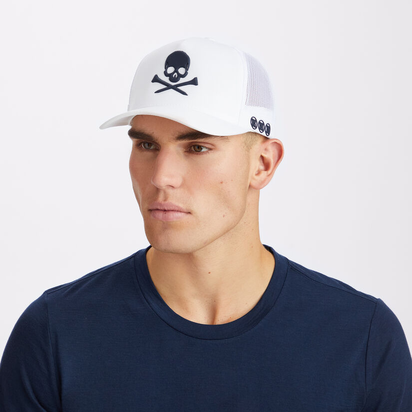 SKULL & T'S TRUCKER image number 8