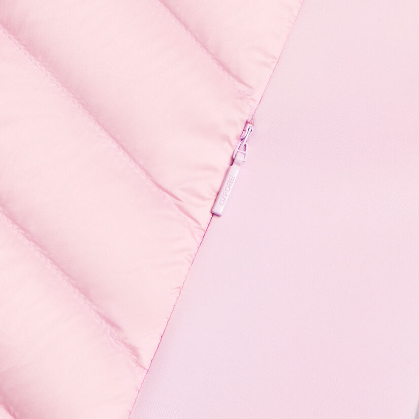 V-DOWN QUILTED STRETCH TECH INTERLOCK GILET image number 5